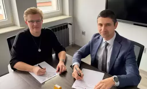 Zdjęcie do Zawarto umowę na remont starej szkoły 