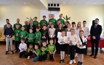 Zdjęcie do W&oacute;jt uhonorował  najlepszych sportowc&oacute;w Gminy Niechanowo