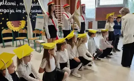 Zdjęcie do Pasowanie na uczni&oacute;w Szkoły Podstawowej