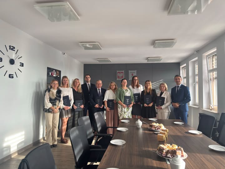 Wójt Gminy Niechanowo wręczył nagrody z okazji Dnia Edukacji Narodowej